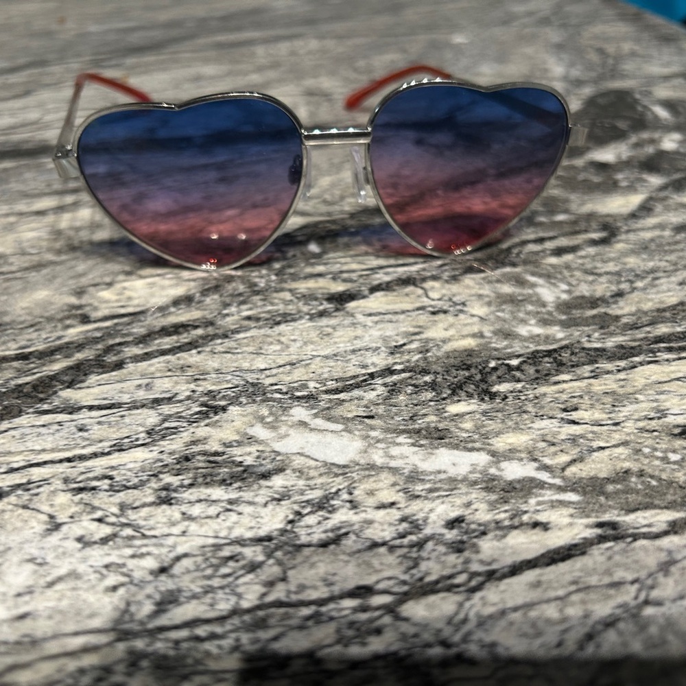 Heart-Shaped Gradient Sunglasses - image 6